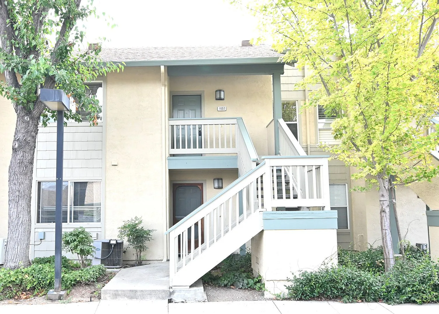 2/2 with private balcony w/ AC & Complex Pool - 1032 Summerplace Dr, San Jose — Photo 1