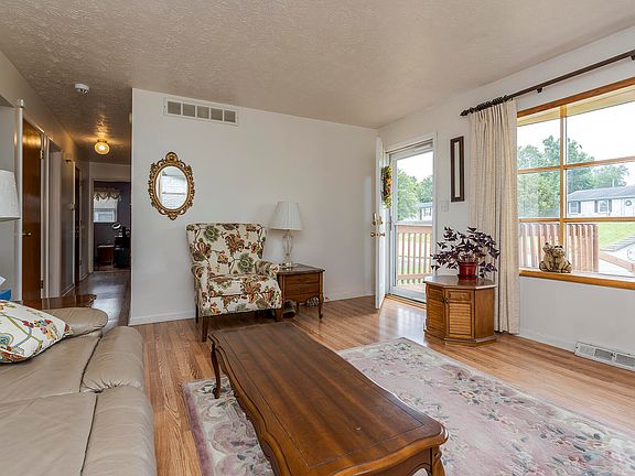5th image of 307 E Tiverton Way