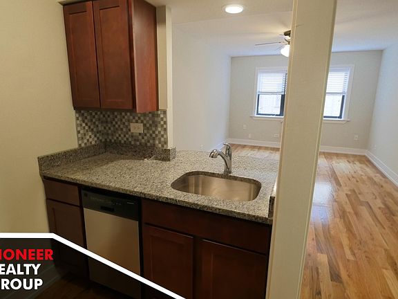 4th image of 442 W Barry Ave #517KO