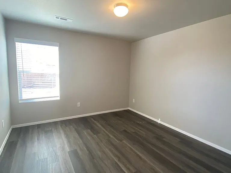 2704B Sidney St — Photo 10