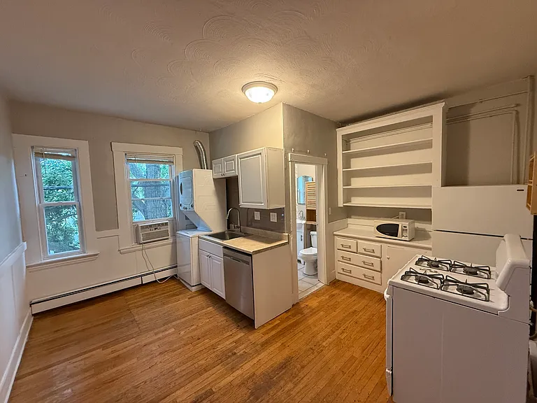 150 5th St #2D — Photo 2