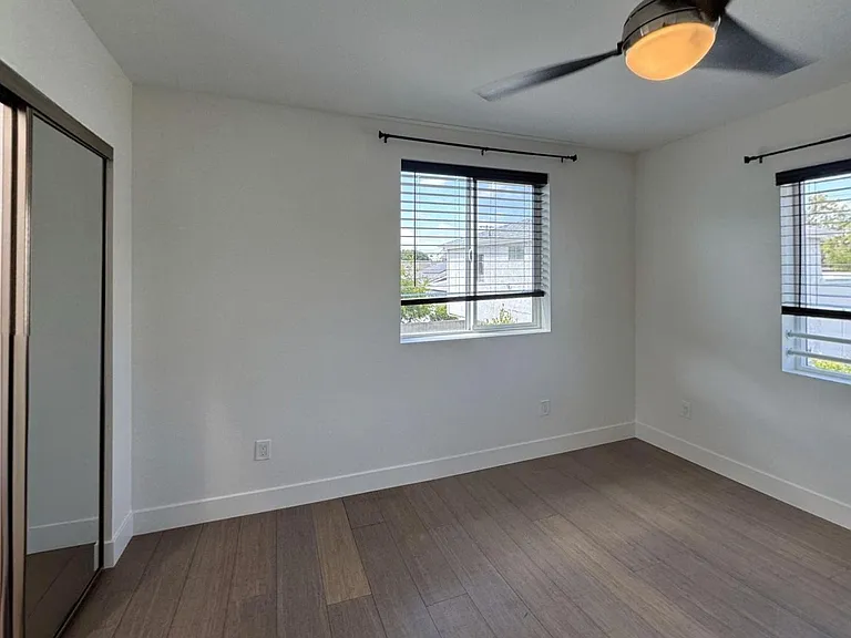 1208 N Alexandria Ave — Photo 13