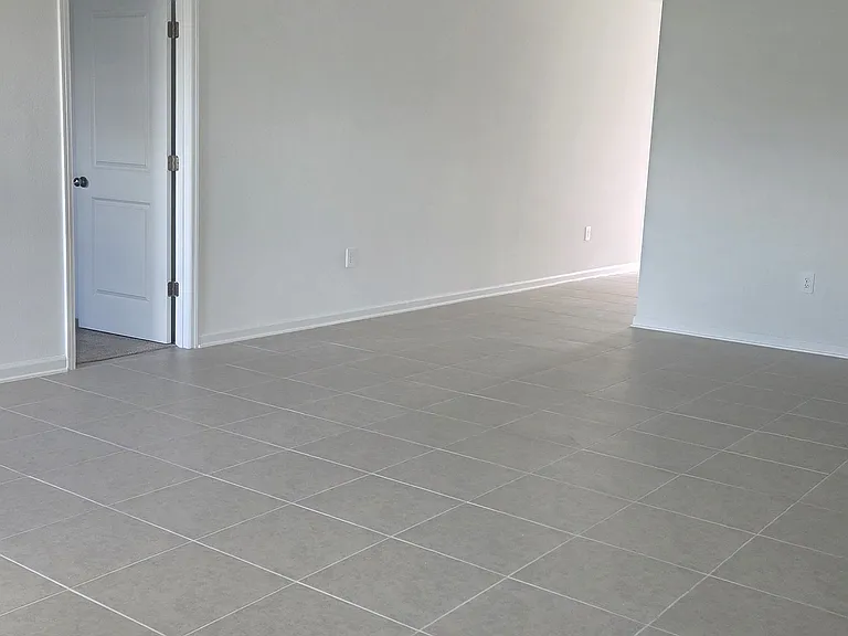 295 Artemis St — Photo 8