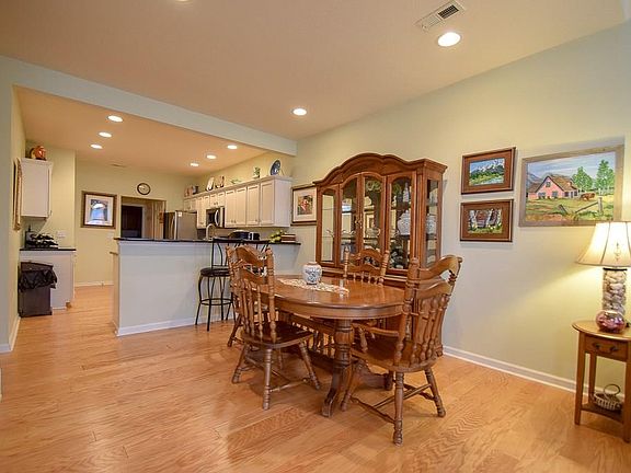 4th image of 4654 Cobblestone Dr