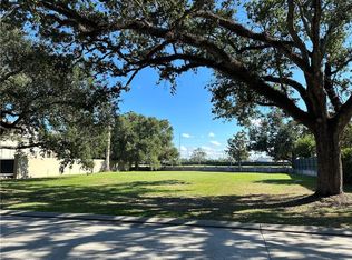 24 Nassau Dr, Metairie, LA 70005