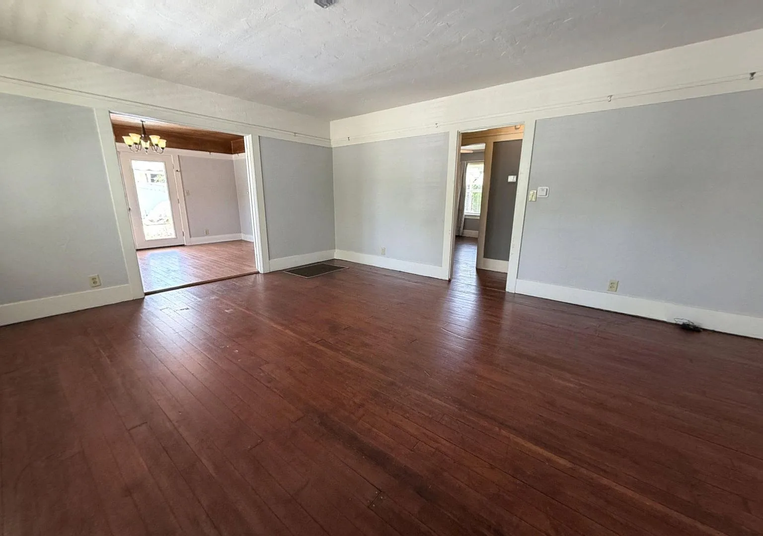1320 E. Colton Ave. - 3 Bedroom, 1 Bath Plus Office Space Home Available Now! — Photo 3