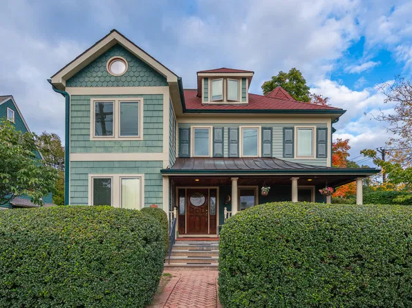 40 Willow St, Newton, MA 02459