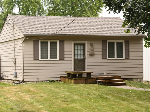 3809 68th St, Urbandale, IA 50322