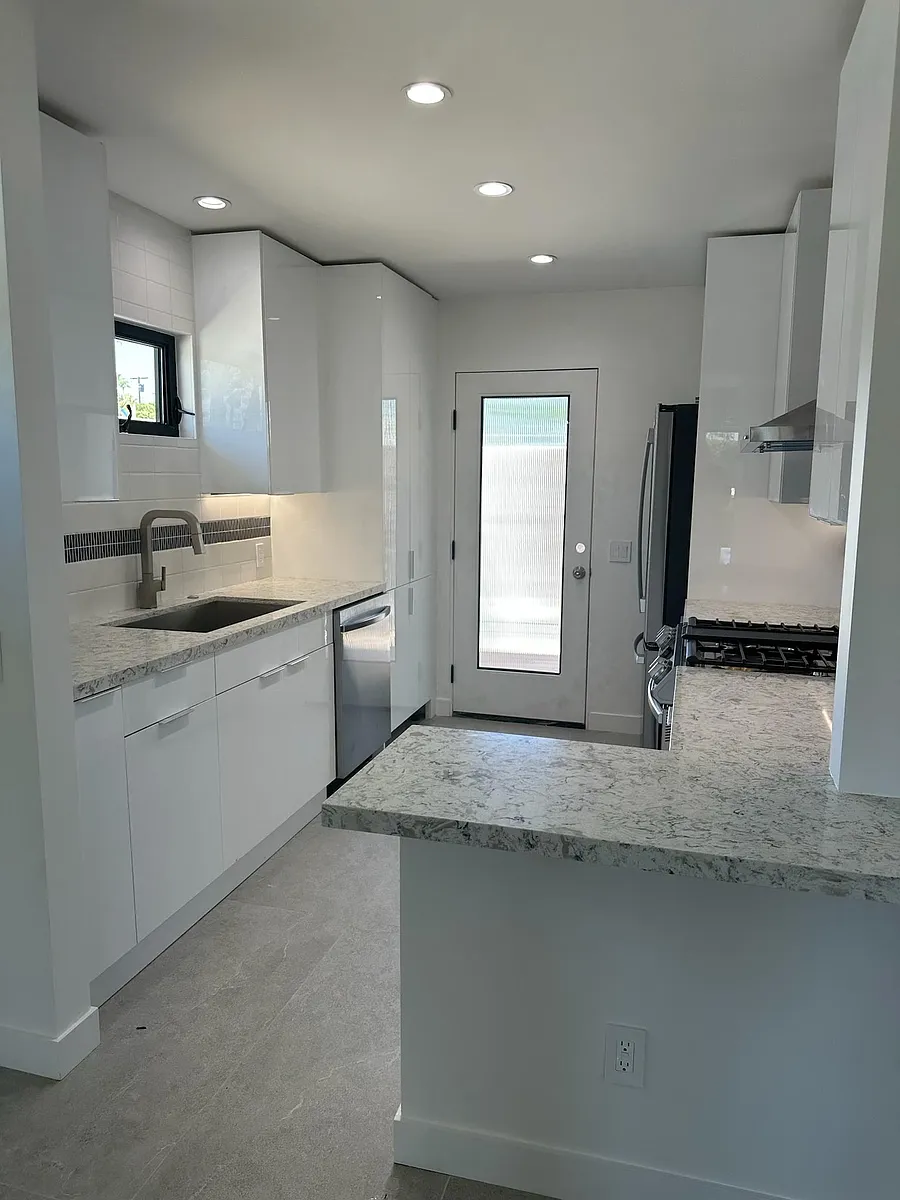 Kitchen - 600 S Grenfall Rd #1