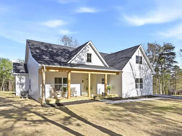 825 Avanti Dr, Bunker Hill, WV 25413