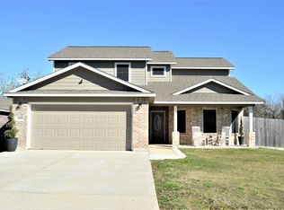 6102 Deer Run Dr, Angleton, TX 77515