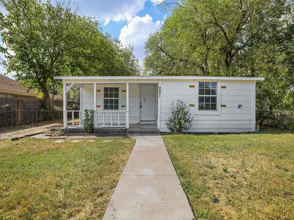 221 Saddle Rd, White Settlement, TX 76108