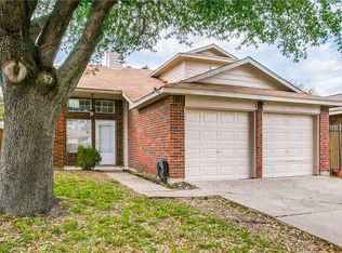 3171 Cross Creek Cir, Grand Prairie, TX 75052