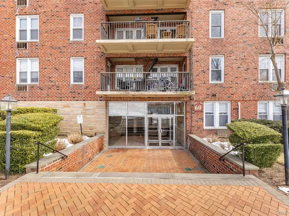60 Hempstead Avenue #2K, Lynbrook, NY 11563