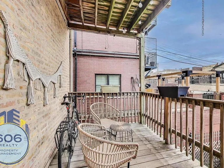 West Town Apartments! — Photo 9