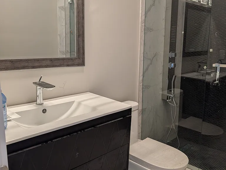 2099 Dufferin St — Photo 9
