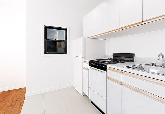 3rd image of 1431 1st Ave APT 4R
