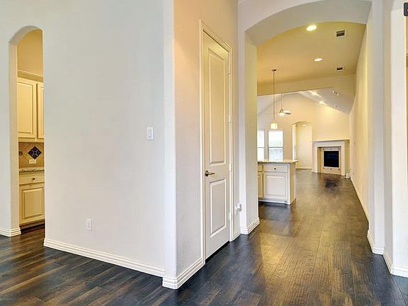4th image of 4218 Sterling Chase Way