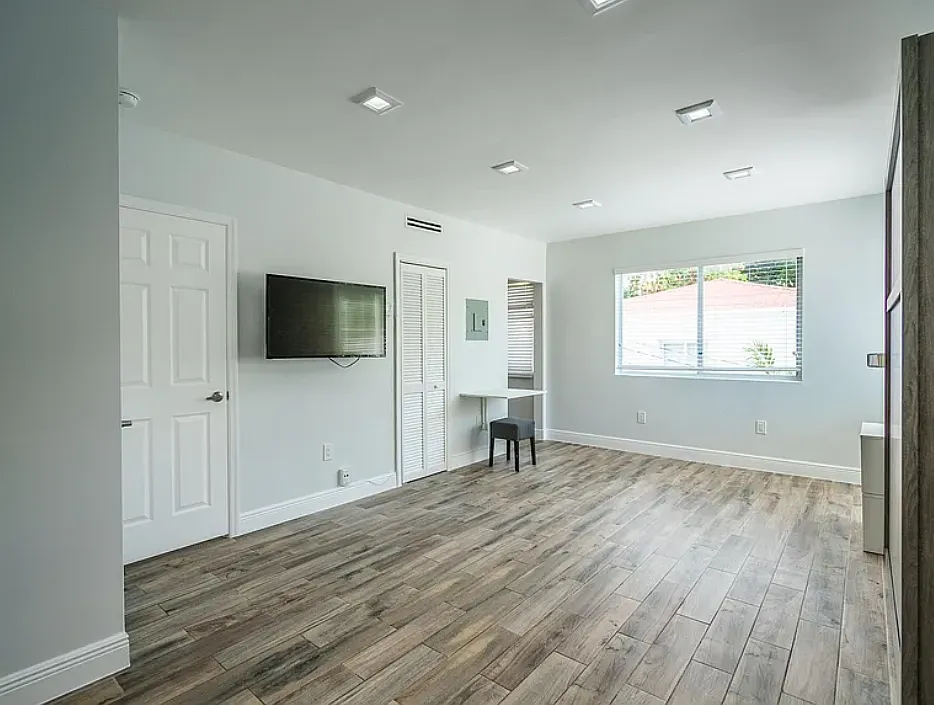 Studio, 350 sqft, $1,600 — Photo 4
