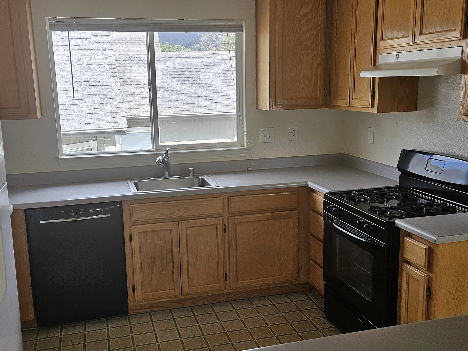 2 bed, 1103 sqft, $2,100 — Photo 3