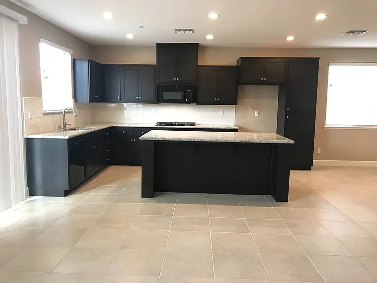 1627 Marsh Ct — Photo 5