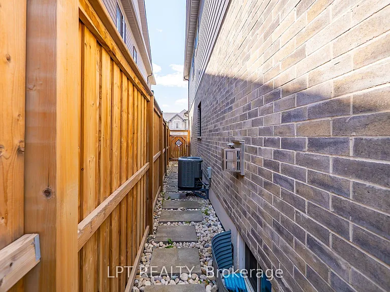 148 Hollybrook Trl S — Photo 45