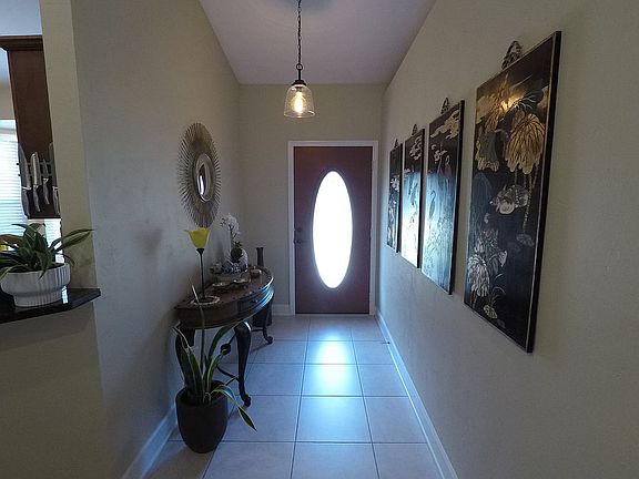 5th image of 4104 SW 19th Dr