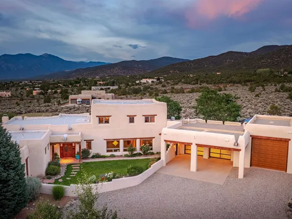 1429 Monterey Dr, Taos, NM 87571