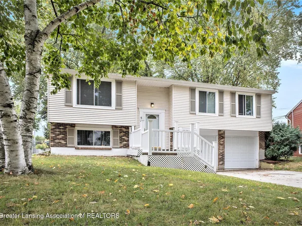 501 Bluebell Dr, Lansing, MI 48911