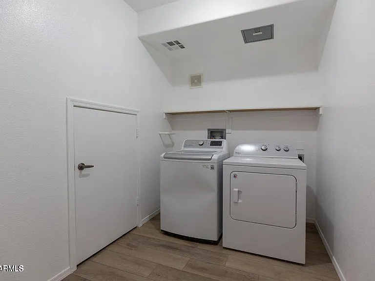 420 W 1st St #211 — Photo 12