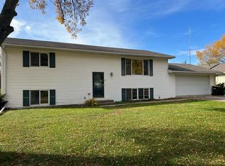815 Jackson Ave N, Saint James, MN 56081