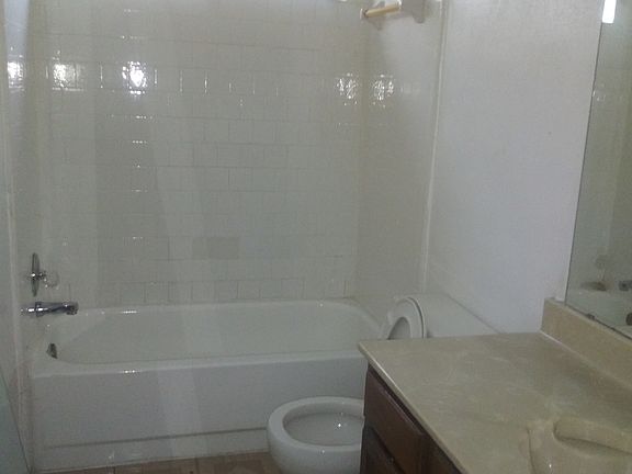 2nd image of 840 Bracken Pl