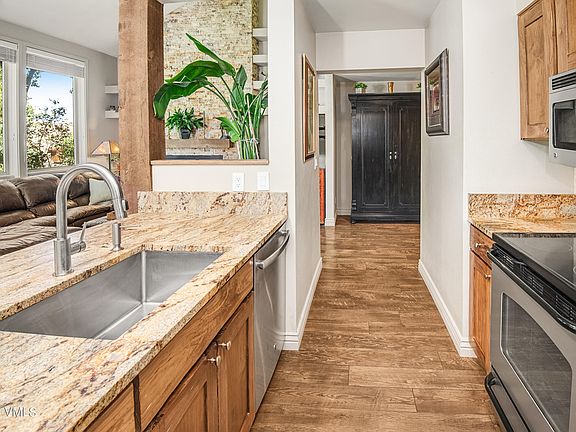5th image of 264 Eagle Dr #402