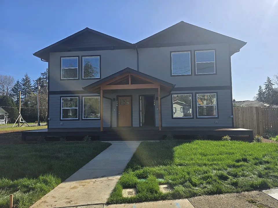 236 SE Main St