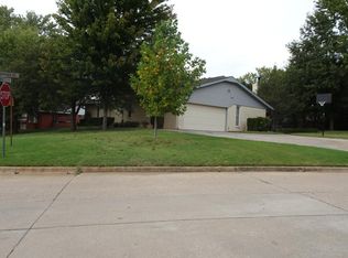 200 Chaucer Cres, Midwest City, OK 73130