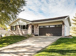 2025 Woodrow Dr, Dubuque, IA 52002