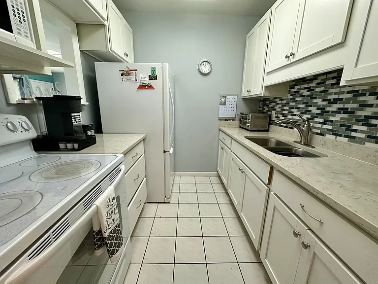 1001 NE 8th Ave #102 — Photo 8