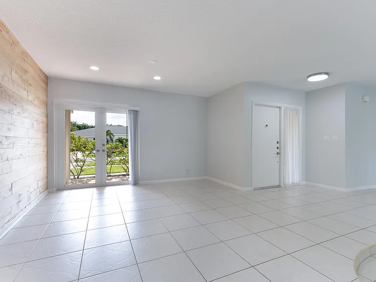 4695 Brandywine Dr — Photo 12