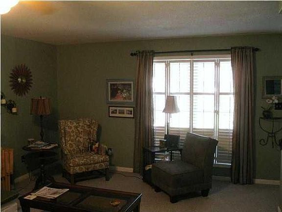 3rd image of 406 Breton Dr