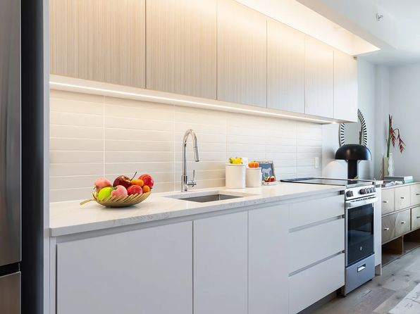 240 Willoughby St #5Q