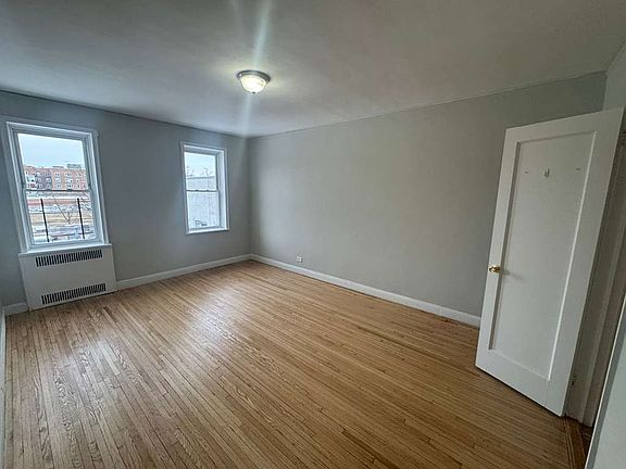 5th image of 3210 Arlington Ave APT 3E