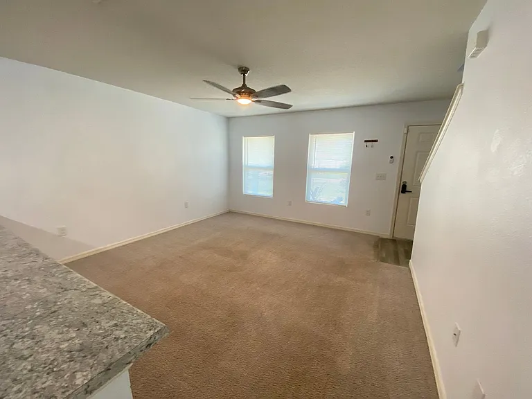204 Gladiola Ct — Photo 3
