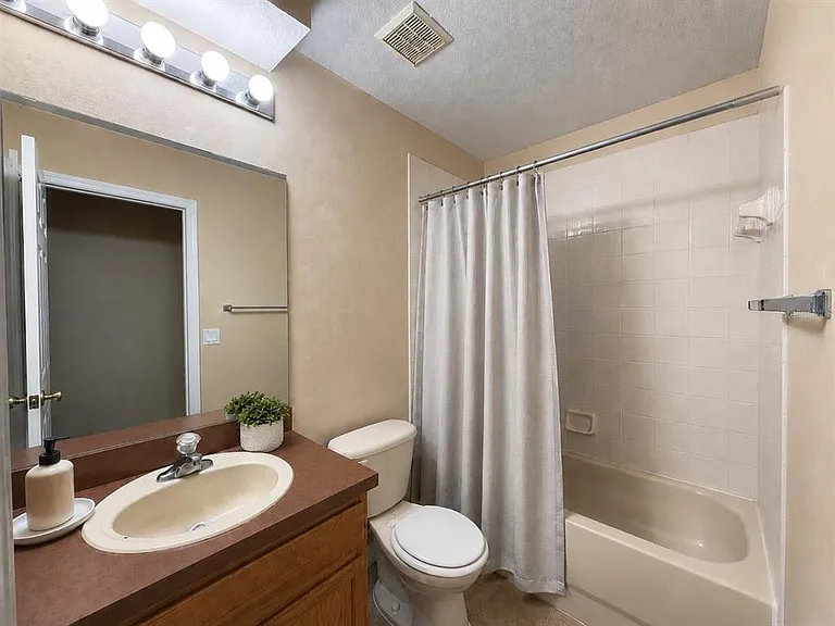 12718 Somerset Oaks St — Photo 11