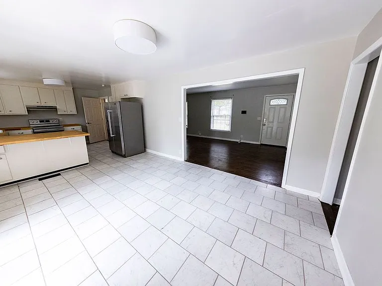 205 Lady Marion Dr — Photo 7