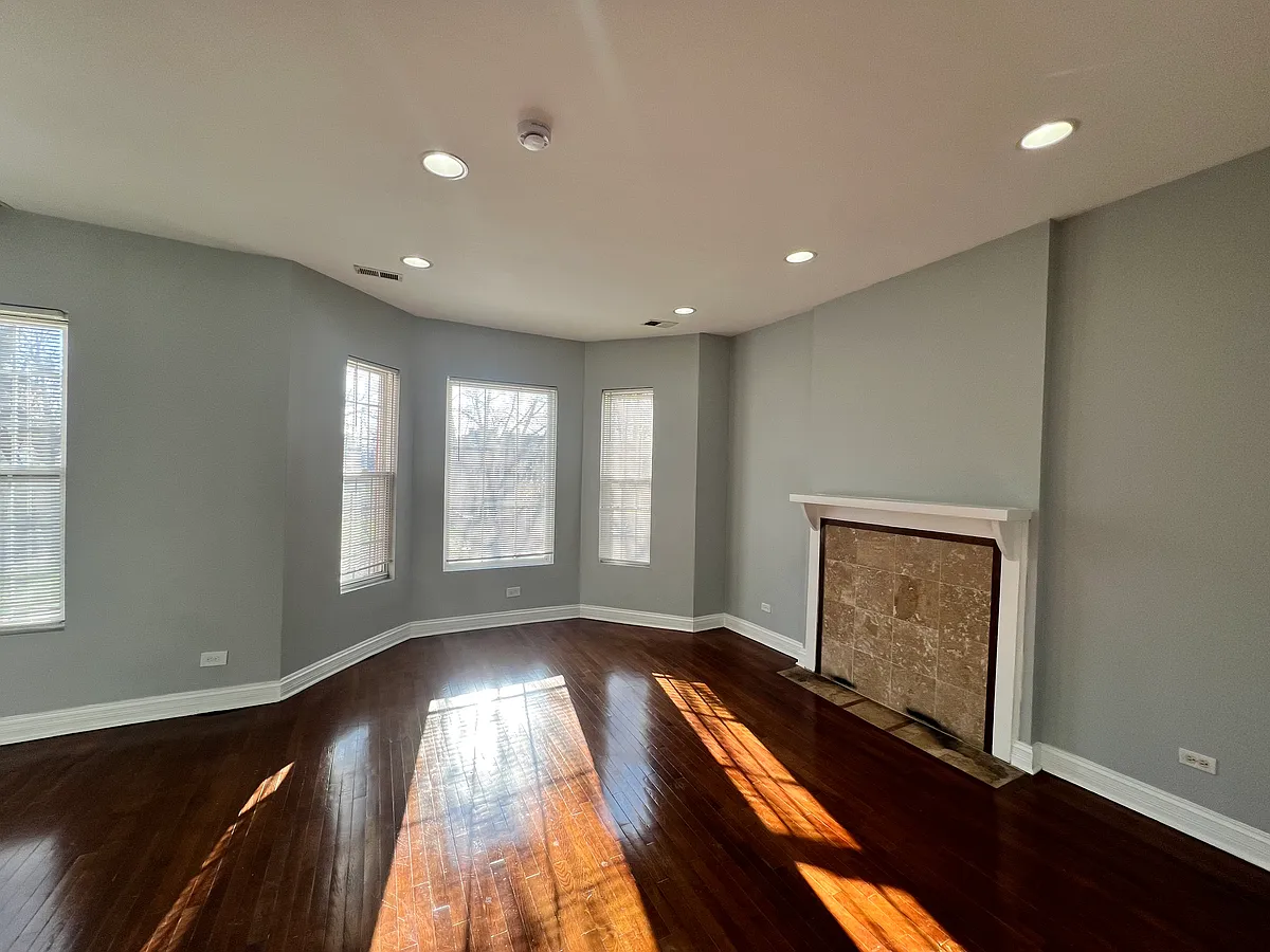 Building Photo - 6148 S May St #2