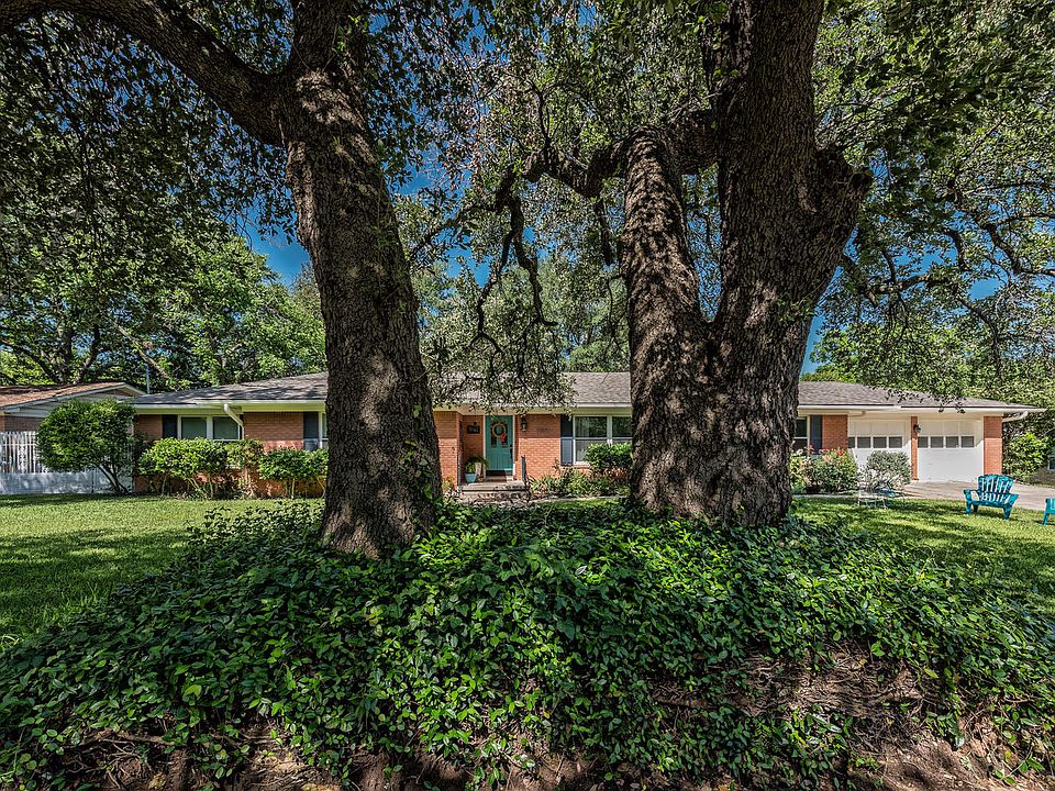 1st image of 2800 Woodland Dr