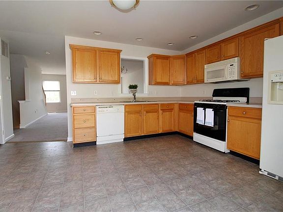 3rd image of 2118 East Blvd