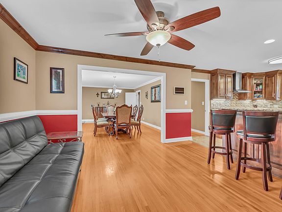 5th image of 1311 Oak Hill Dr