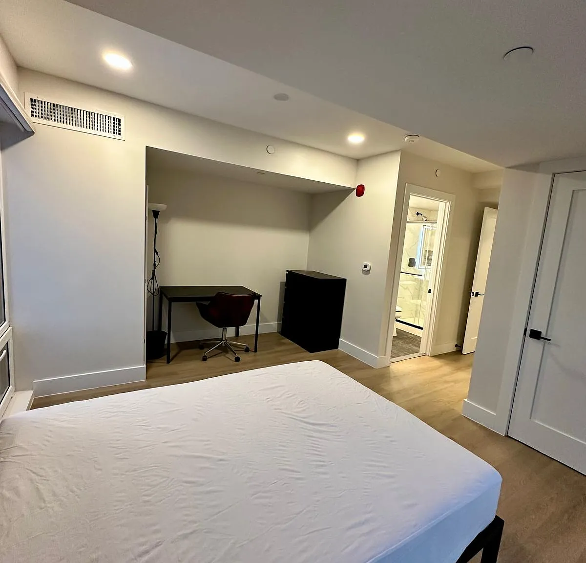3 bed, $1,525 — Photo 2