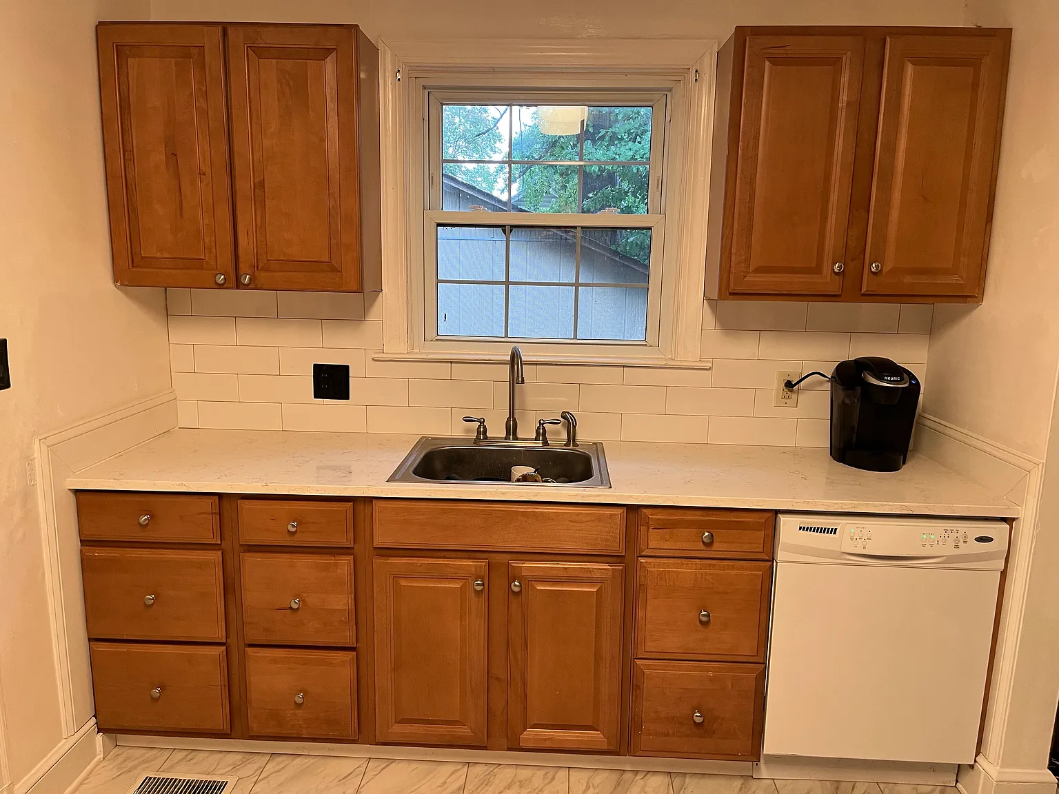 5 bed, 1975 sqft, $750 — Photo 2